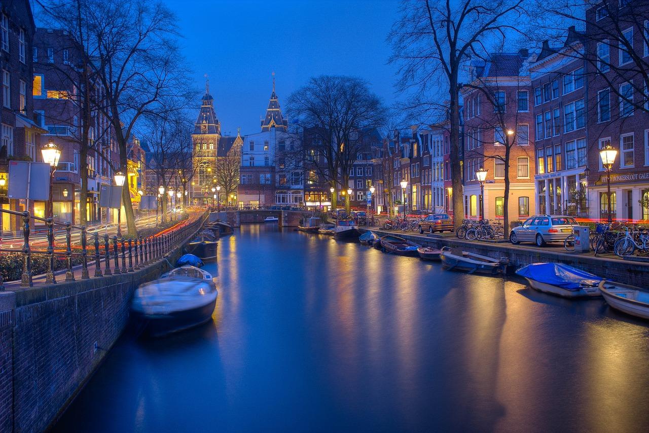 Gooi jij oud ijzer weg in Amsterdam?